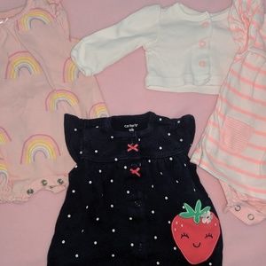 3- Carter's onesies outfits Newborn
